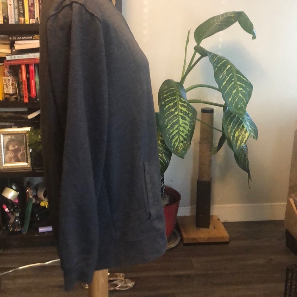 Club room pull over - Picture 3 of 5